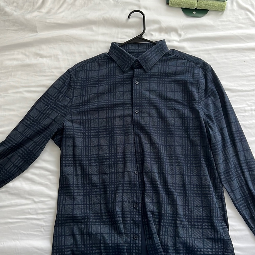 Express Long-sleeve Casual Button-up. Size L. Navy plaid